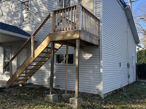4th image of 46 Pleasant Ave