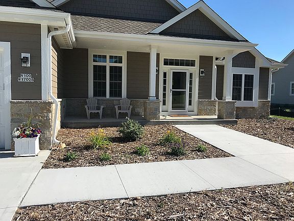 Front porch/Perennials