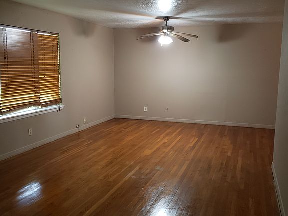 2nd image of 1307 E Palm Dr