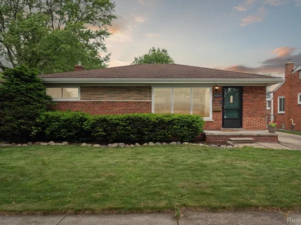 29243 Jane St, Saint Clair Shores, MI 48081