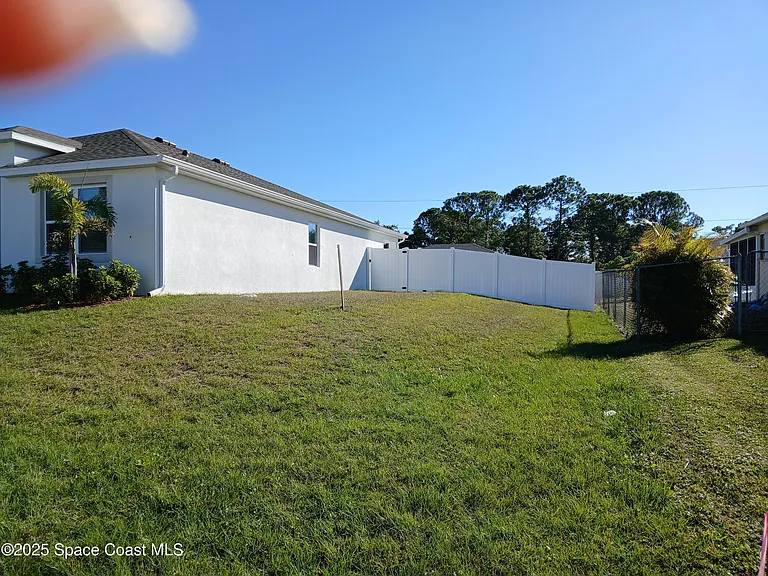 1560 Gardenton St NW — Photo 11