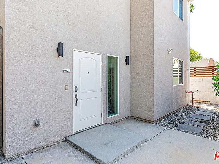 5912 Satsuma Ave — Photo 2