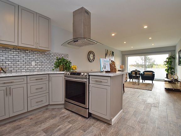 5th image of 325 Kitty Hawk Rd Unit 304