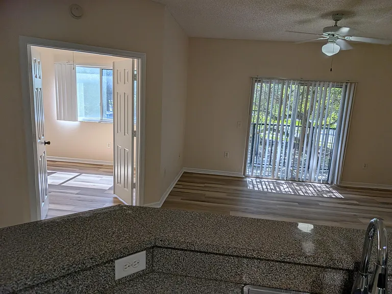 350 Crestwood Cir #201 — Photo 7