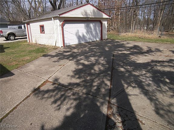 3rd image of 6017 Lehman Dr