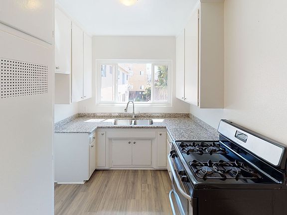 5th image of 4114 Rosewood Ave APT 13