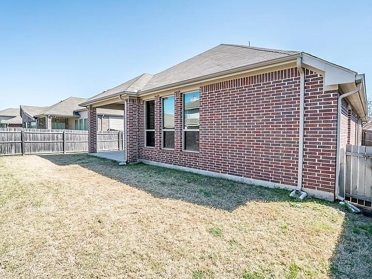1405 Nightingale Dr — Photo 14