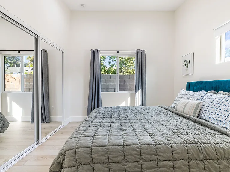 10842 Memory Park Ave — Photo 40