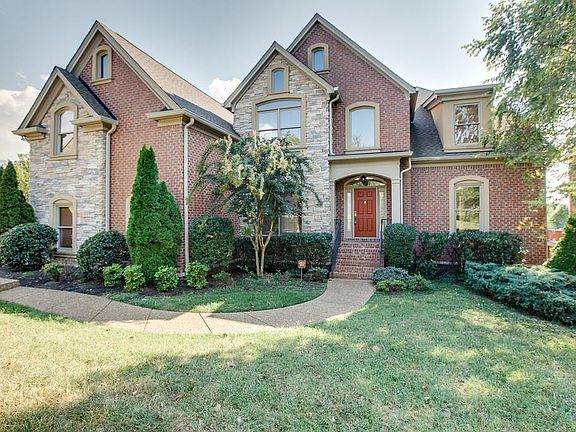 3rd image of 277 King Arthur Cir