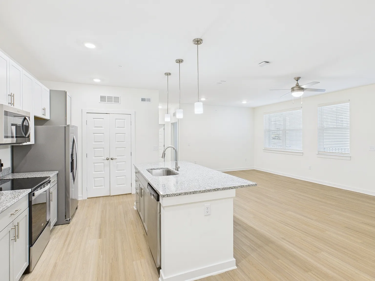 3 bed, 1267 sqft, $2,249 — Photo 1