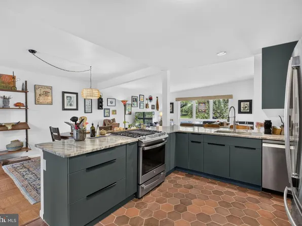 1402 Drake Rd, Wilmington, DE 19803