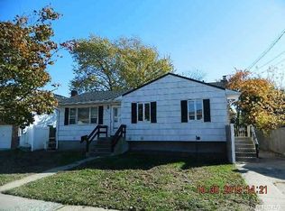 117 W Alhambra Ave, Lindenhurst, NY 11757