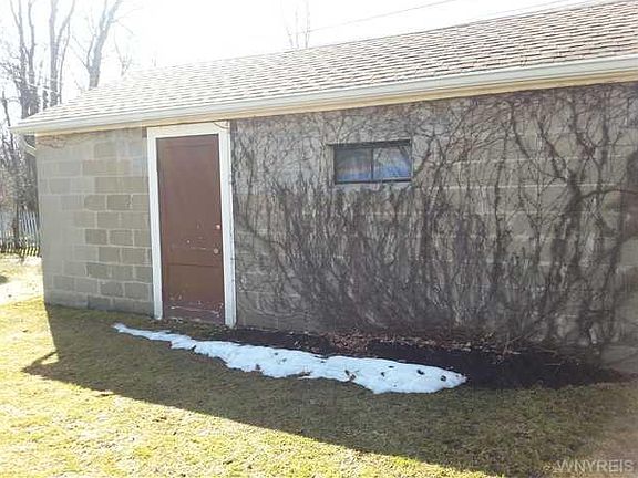 3rd image of 147 E Grand Blvd