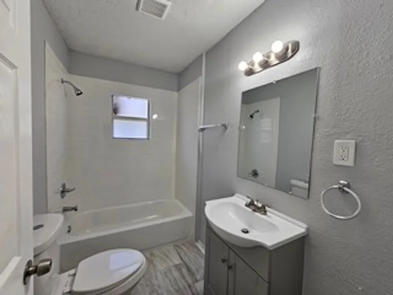646 Escambia St — Photo 10