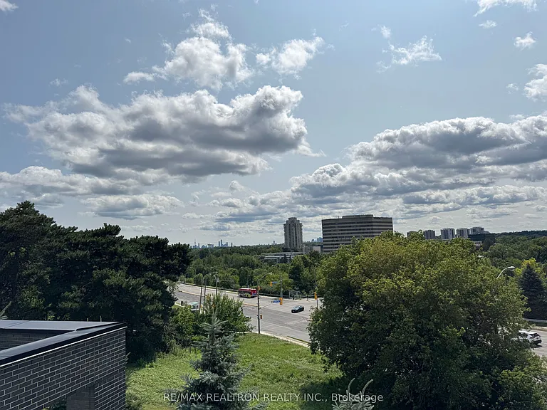 18 Graydon Hall Dr #301 — Photo 16