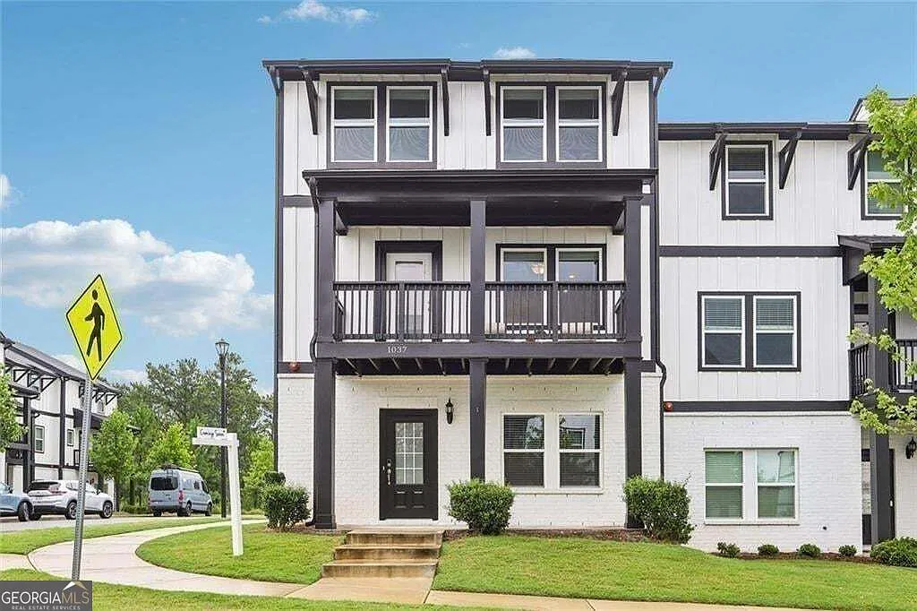4 bed, 3.5 bath, 2535 sqft, $2,900 — Photo 4