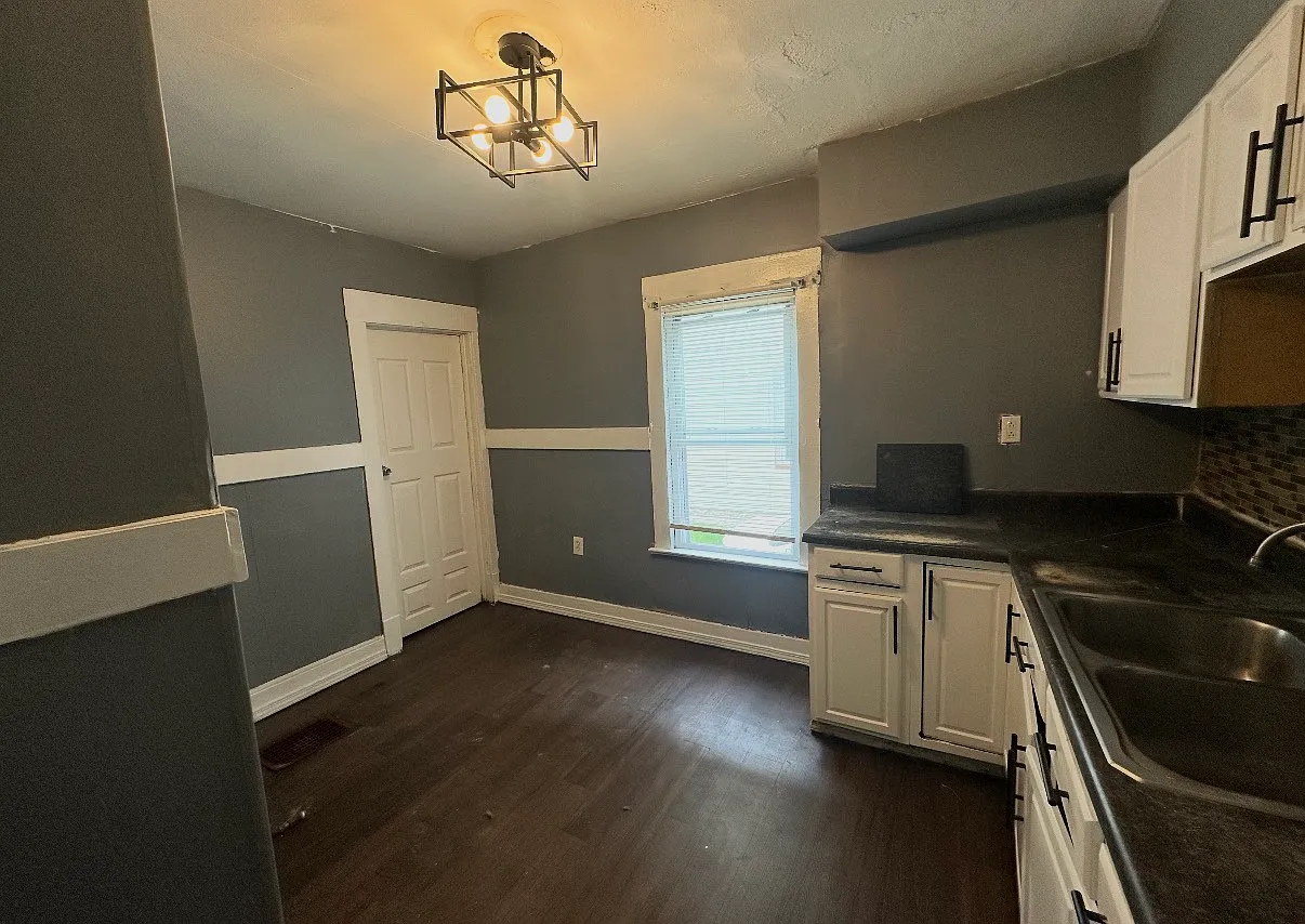 3 bed, 1053 sqft, $1,199 — Photo 2
