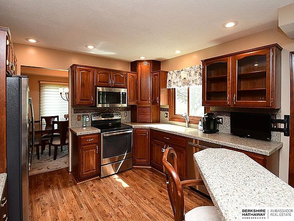 2nd image of 6025 S 93rd St