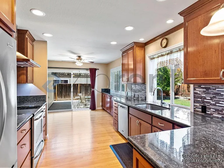 1602 Saint Regis Dr — Photo 9