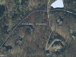 10 Hidden Pond Dr, Reading, PA 19607