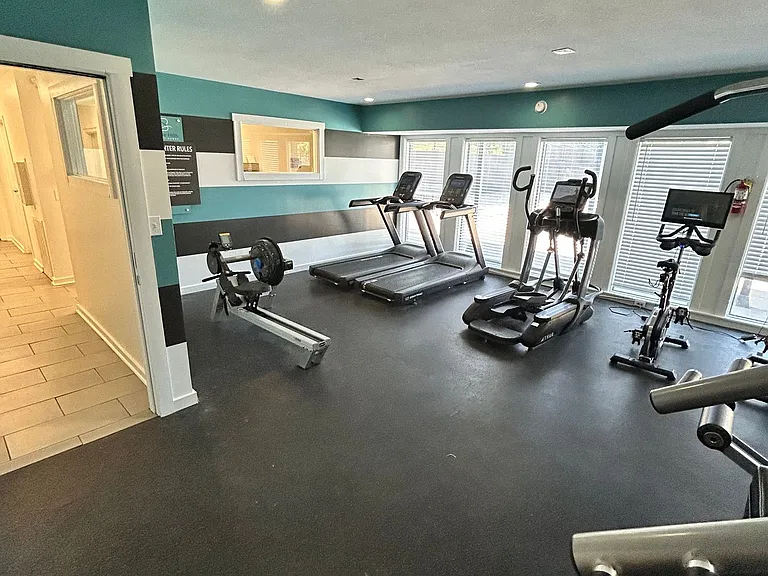 Bellevue Hills Apartment Homes — Photo 10