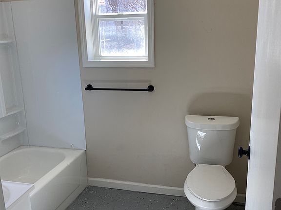 4th image of 218 N Walnut St