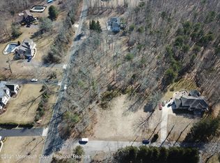 2 Stoney Brook Trl, Howell, NJ 07731