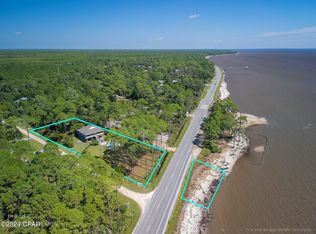 8 Hammock Cove Rd, Eastpoint, FL 32328