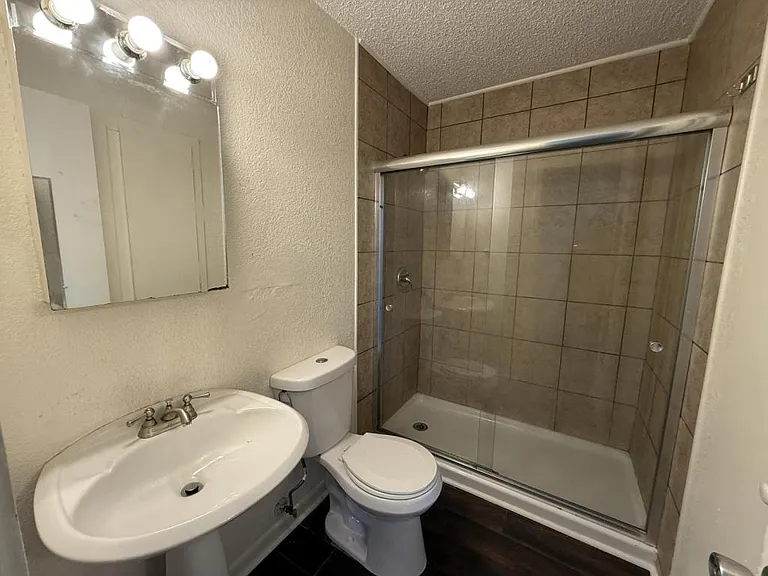 106 E Washington Ave — Photo 20