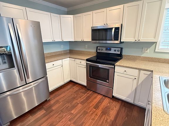 2nd image of 425 Crescent Ct
