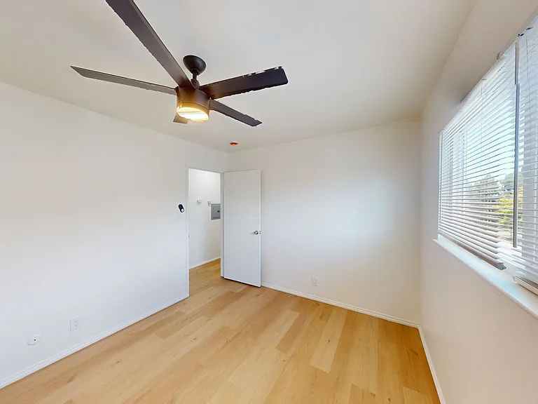 1520 Castro St — Photo 40