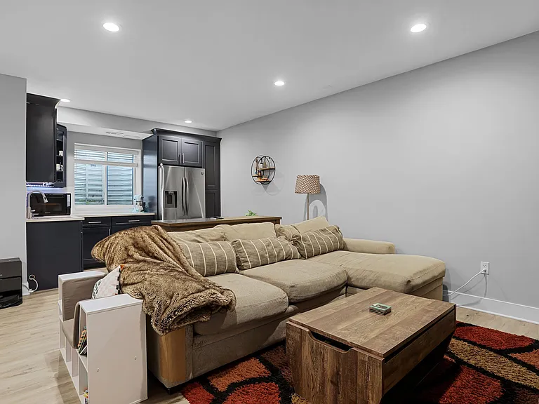 4333 Delmar Blvd — Photo 17