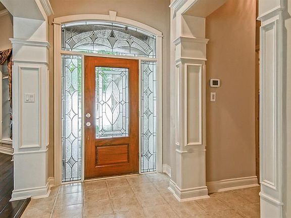 4th image of 29 Champion Villa Dr