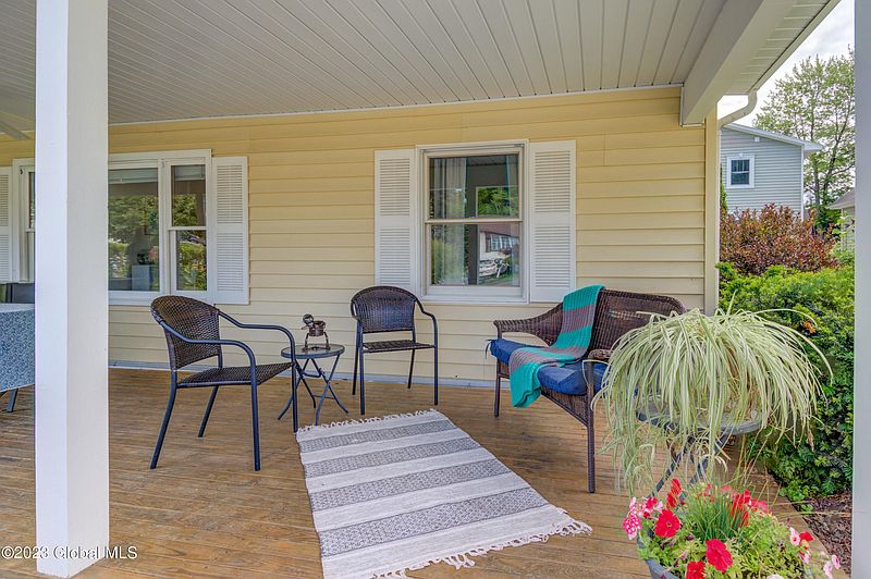 4th image of 40 Ivaloo Avenue