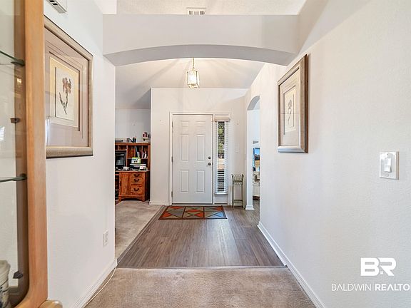 3rd image of 1 Bay Cir