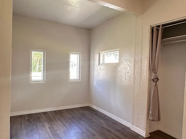 865 Winchester St — Photo 1