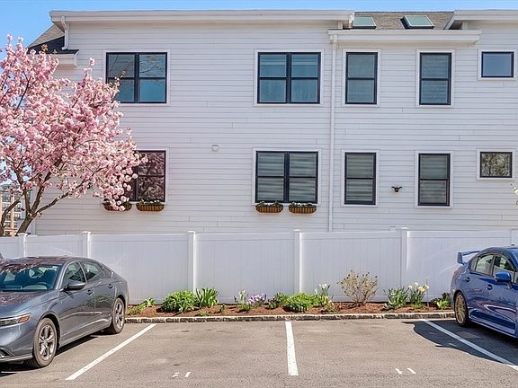 3rd image of 121 E Cottage St #U-4