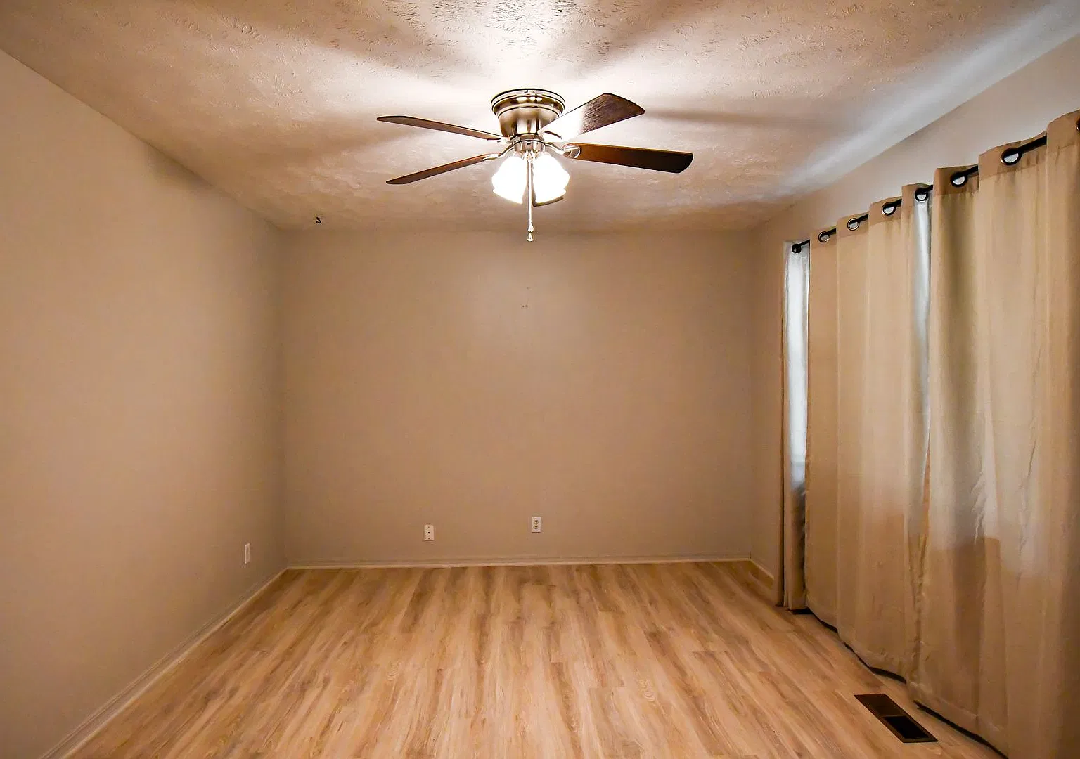 Bixby Single Story Ranch in Great Location! — Photo 4