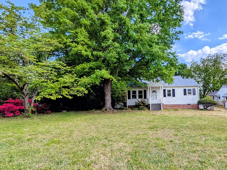 813 E Haggard Ave — Photo 1
