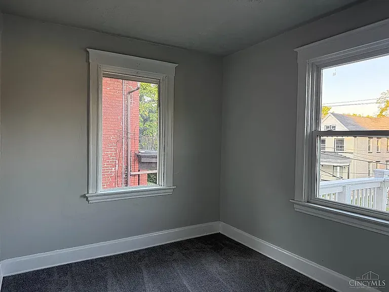9' x 11' Den/Study (4th bedroom) with 9' ceiling