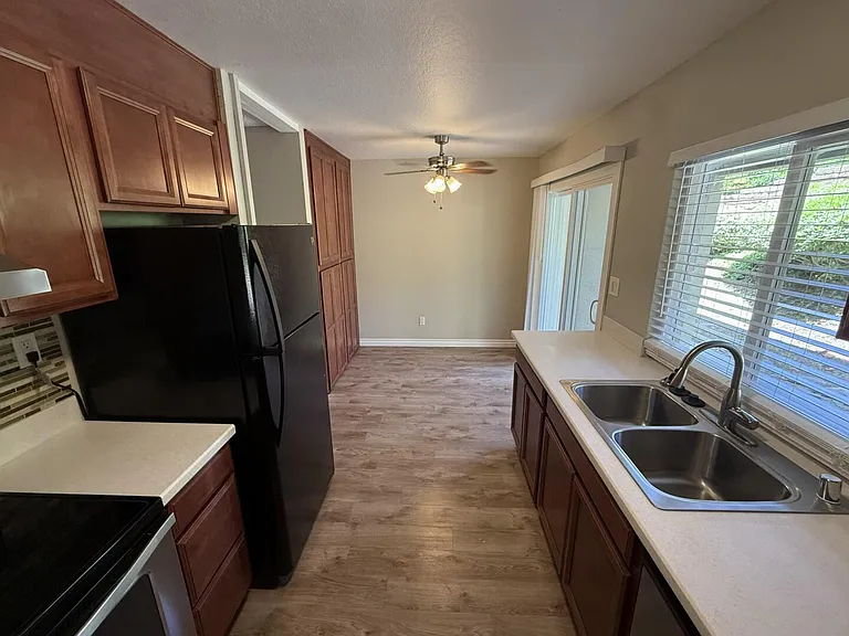 23732 Hillhurst Dr #73 — Photo 4
