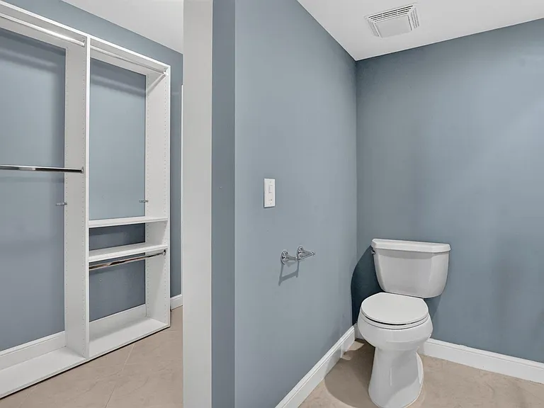 6061 Balboa Cir #206 — Photo 19