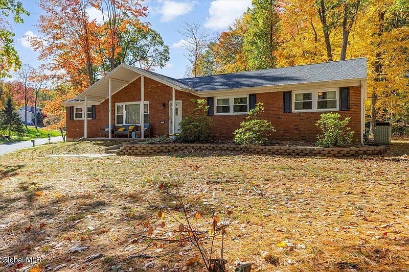 5th image of 77 Blue Spruce Lane