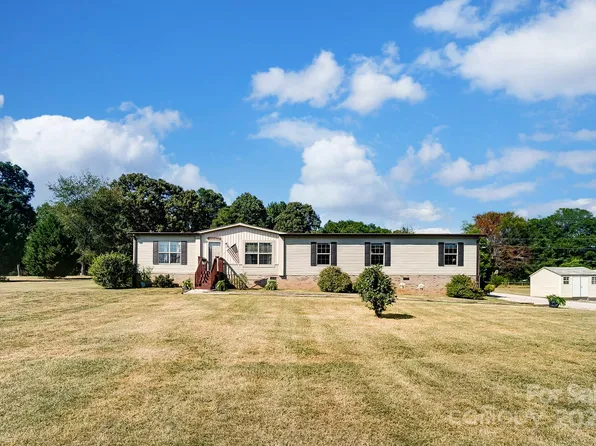 864 Shannon Meadows Rd, Clover, SC 29710
