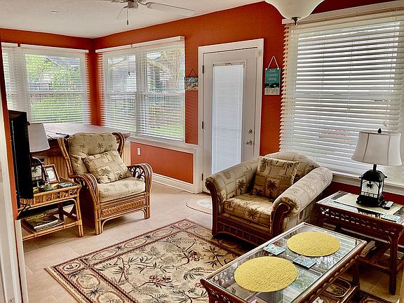 3rd image of 392 Floral Dr