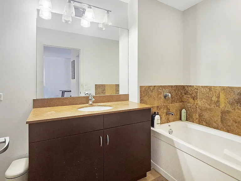 125 S Green St #509A — Photo 11