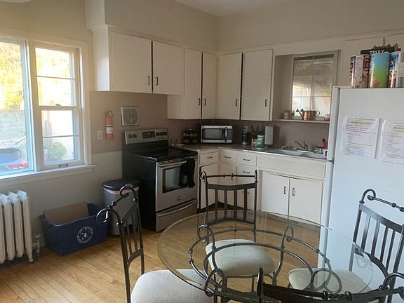 2nd image of 832 W Lovell St