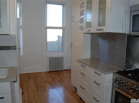 3rd image of 303 Onderdonk Ave