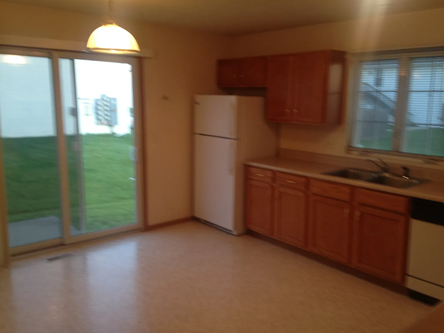 3 bed, 1.5 bath, 1800 sqft, $1,475 — Photo 2