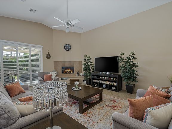 4th image of 79515 Dandelion Dr